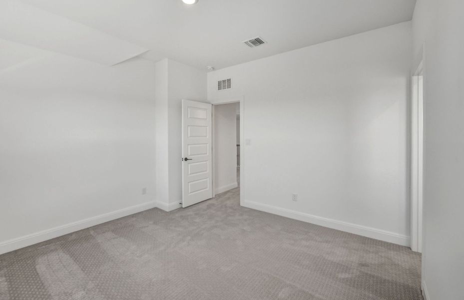 Spacious, unfurnished interior of a new home in Santa Rita Ranch, Liberty Hill (Image 18).