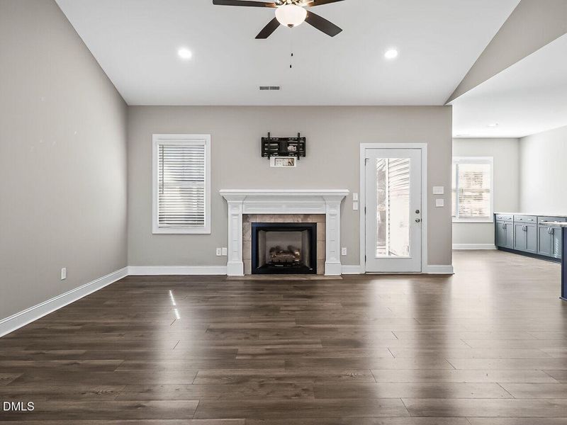 008-1280x960-living-room 008-1280x960-living-room