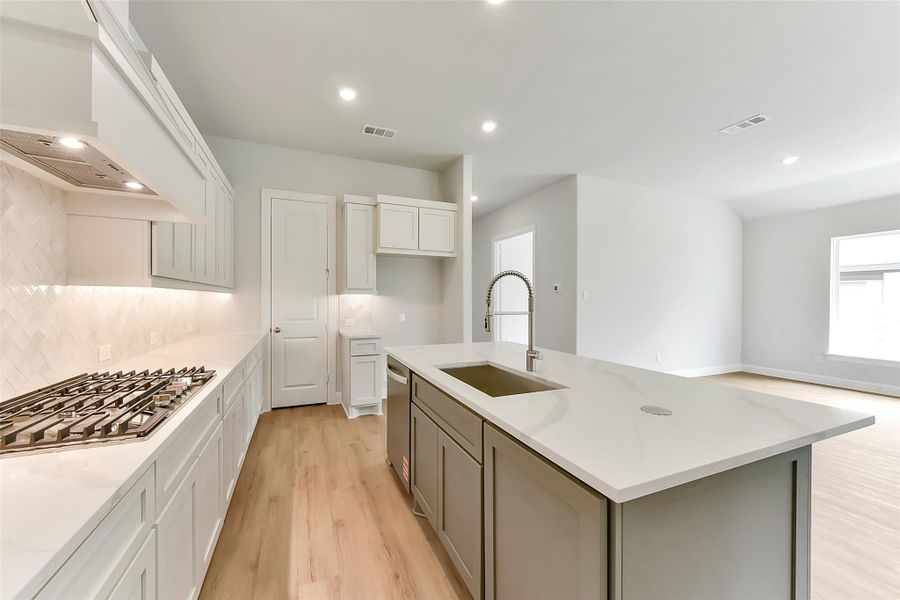 Furnished interior view inside a new home in Evergreen 50', Conroe (Image 6).