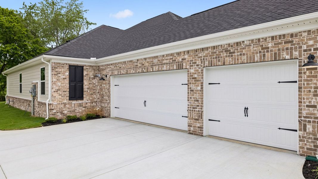 Representative exterior details of a home built from the Holden by D.R. Horton in Harvest Point, Spring Hill (Image 33).