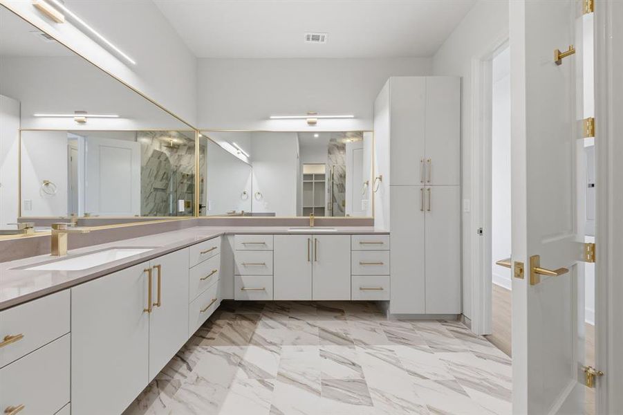 Furnished interior view inside a new home in , Dallas (Image 8).