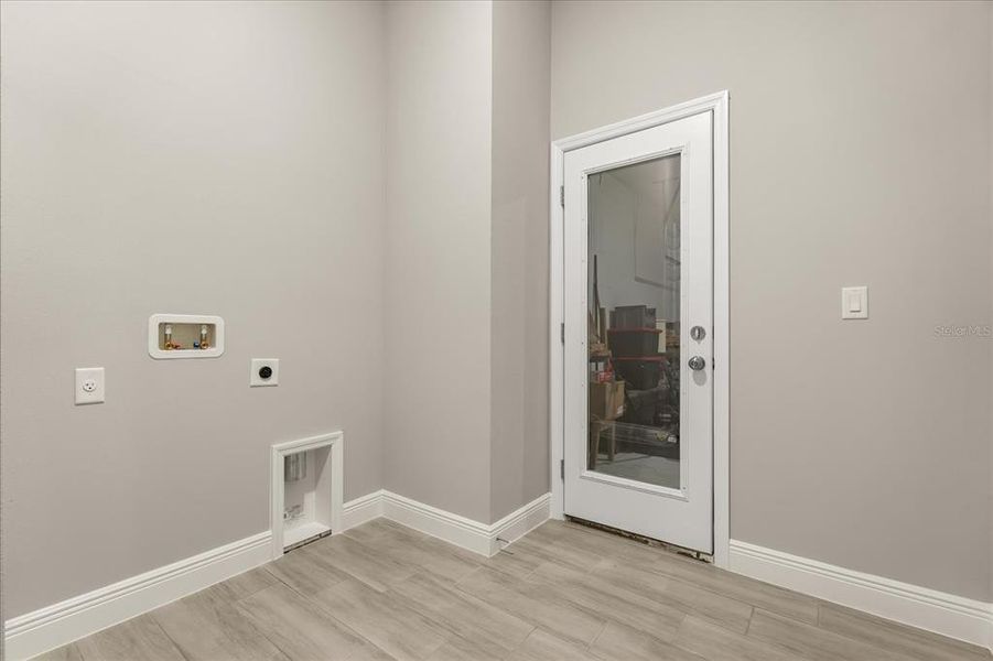 Spacious, unfurnished interior of a new home in , Lake Alfred (Image 19).