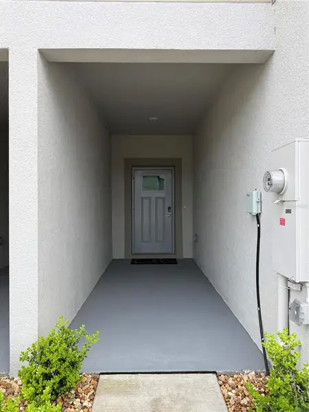 Exterior details and patio area of a home in , Zephyrhills (Image 3).
