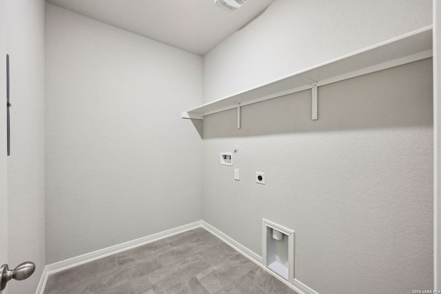 Spacious, unfurnished interior of a new home in Fox Falls, Boerne (Image 46).