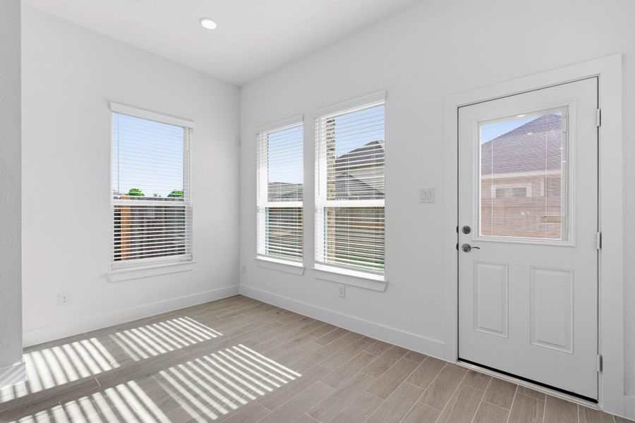 Spacious, unfurnished interior of a new home in Emory Glen, Magnolia (Image 18).