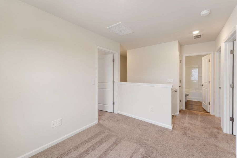 Spacious, unfurnished interior of a new home in Tucker Ridge, Pendleton (Image 22).