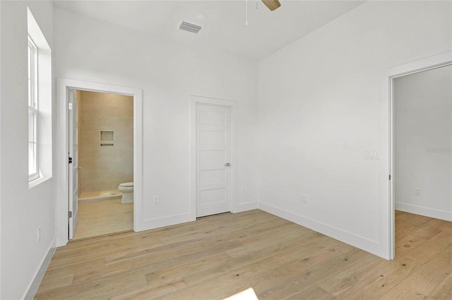 Spacious, unfurnished interior of a new home in , Winter Park (Image 25).