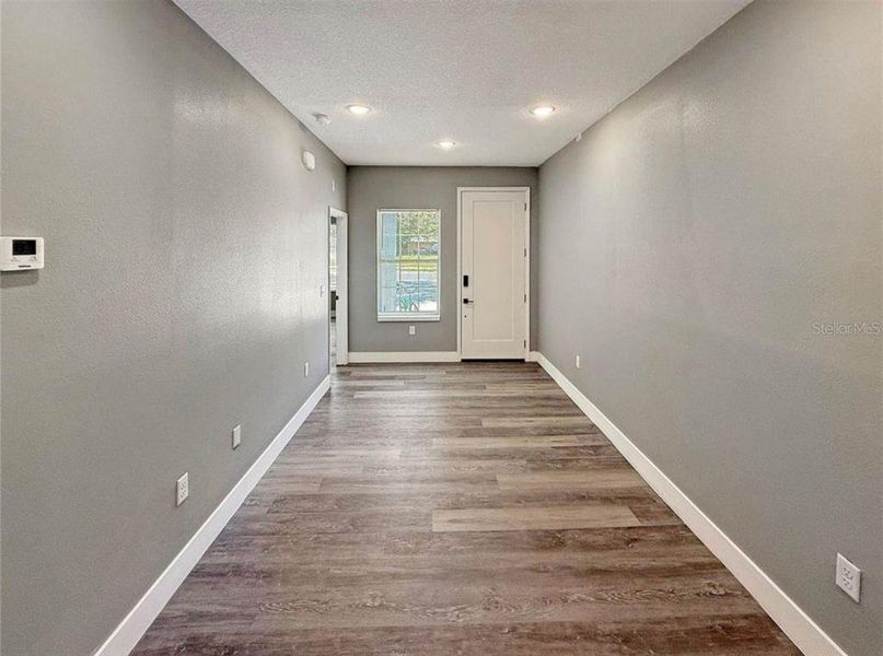 Spacious, unfurnished interior of a new home in , Lake Wales (Image 12).