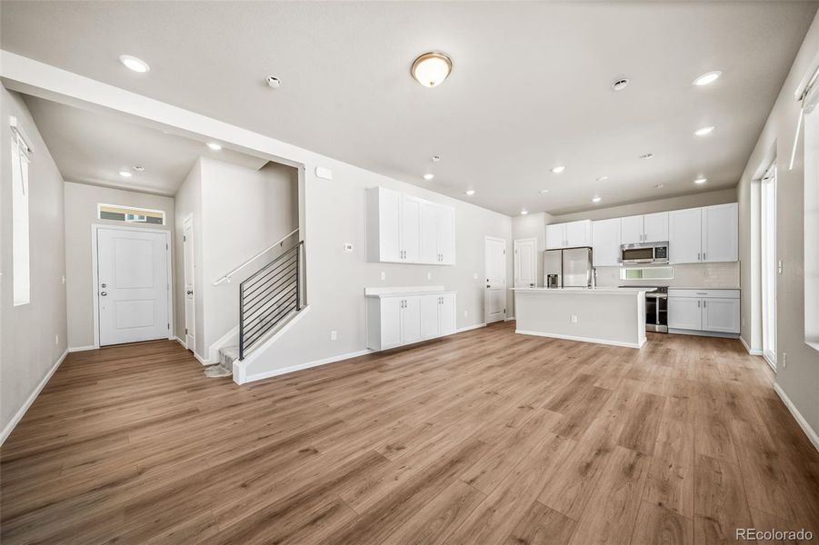 Spacious, unfurnished interior of a new home in , Aurora (Image 13).