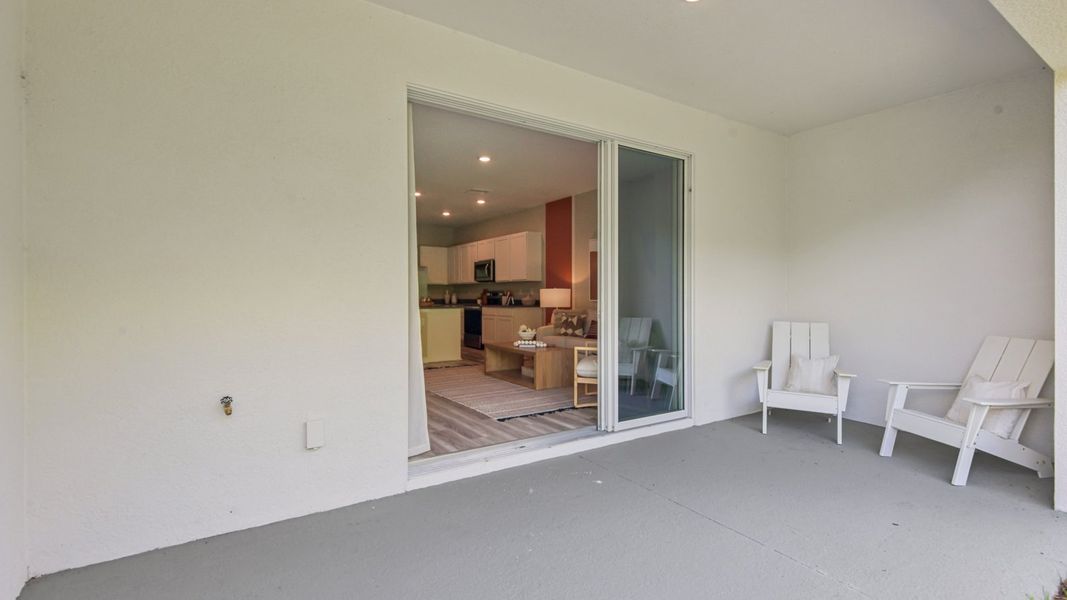 Representative furnished interior of a home built from the Glen by D.R. Horton in Meadow Ridge at Epperson, Wesley Chapel (Image 30).