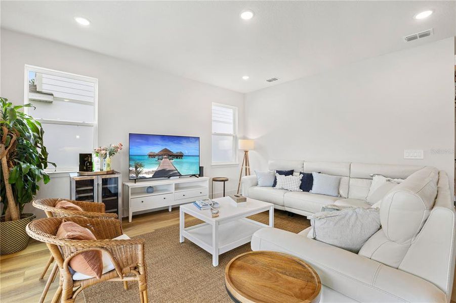 Furnished interior view inside a new home in Summerlake Reserve, Winter Garden (Image 36). Furnished interior view inside a new home in Summerlake Reserve, Winter Garden (Image 36).