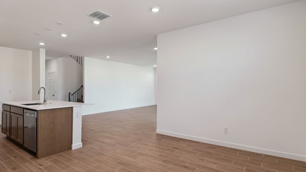 Spacious, unfurnished interior of a new home in Apache Farms, Buckeye (Image 25).