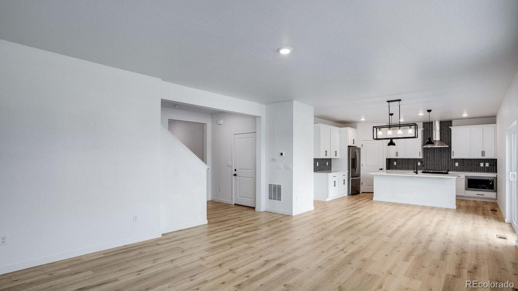 Spacious, unfurnished interior of a new home in Hansen Farm, Fort Collins (Image 27).