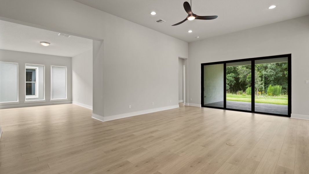 Spacious, unfurnished interior of a new home in Turnleaf, Punta Gorda (Image 11).
