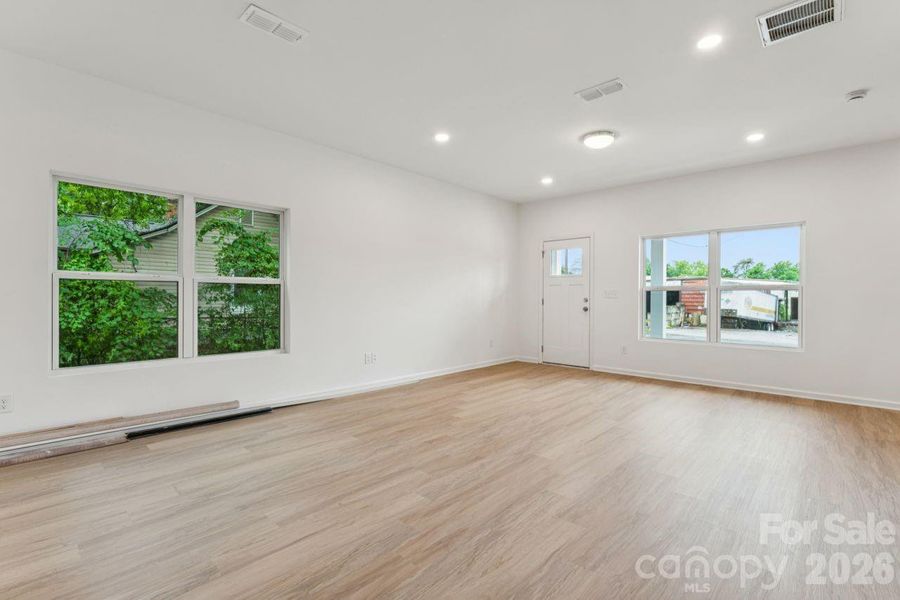 Spacious, unfurnished interior of a new home in , Gastonia (Image 10).