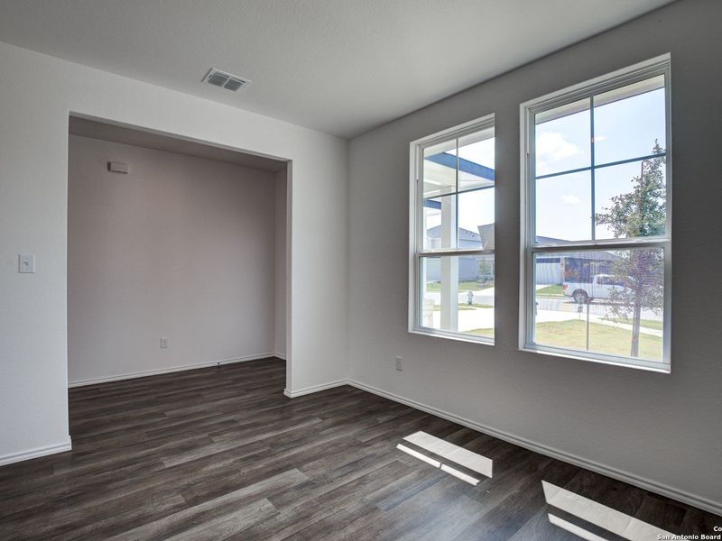 Spacious, unfurnished interior of a new home in Hannah Heights, Seguin (Image 18).
