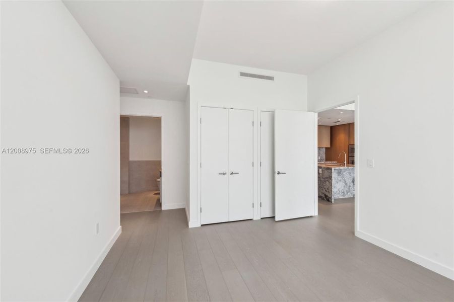 Spacious, unfurnished interior of a new home in Five Park, Miami Beach (Image 18).