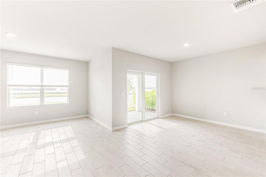 Spacious, unfurnished interior of a new home in Seagrass, Punta Gorda (Image 19).