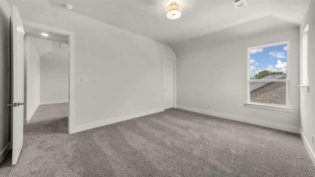 Spacious, unfurnished interior of a new home in Woodland Lakes Estates, Weatherford (Image 29).