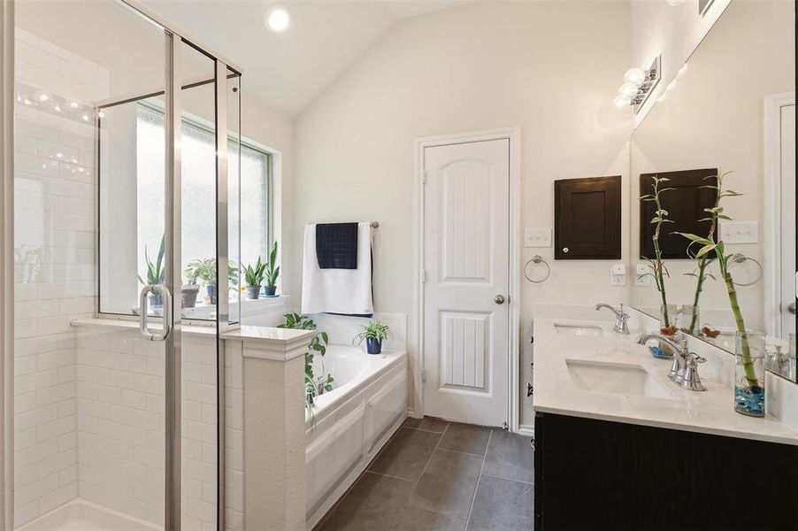 Furnished interior view inside a new home in , Glenn Heights (Image 9).