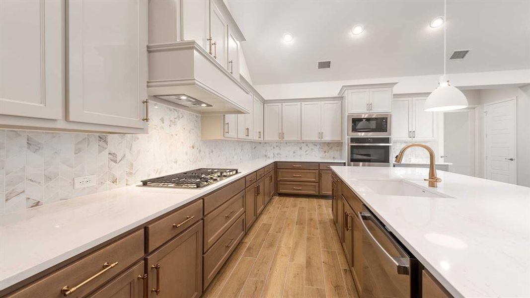 Furnished interior view inside a new home in Myrtle Creek 71', Waxahachie (Image 6).