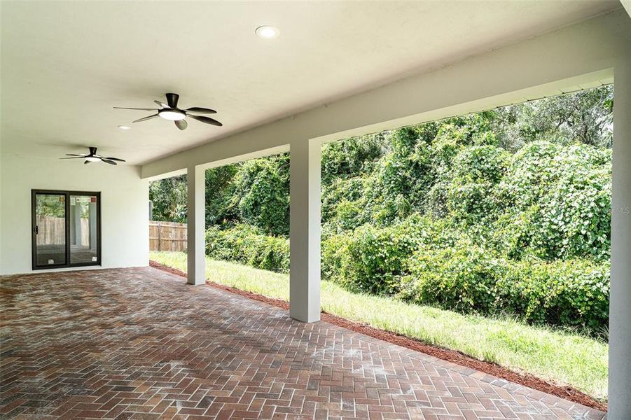 Spacious, unfurnished interior of a new home in , Sarasota (Image 22).