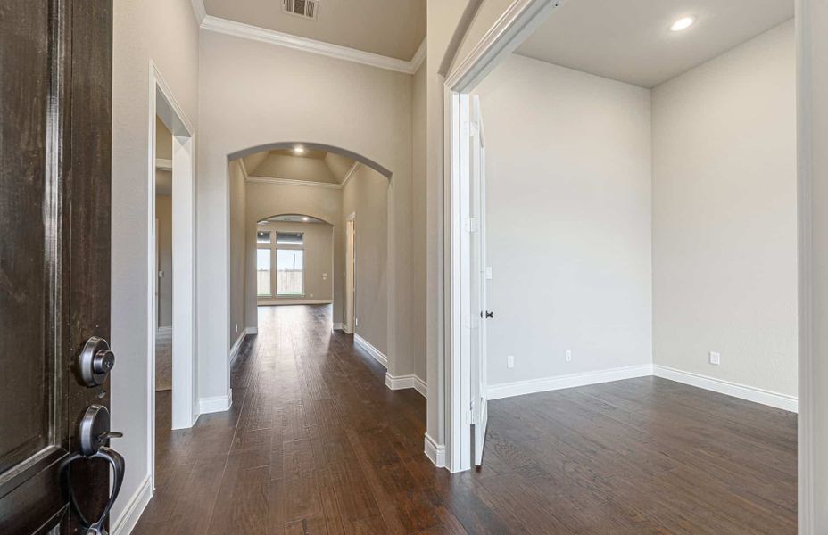 Representative unfurnished interior of a home built from the 3326 by Ravenna Homes in Cross Creek West, Fulshear (Image 20).