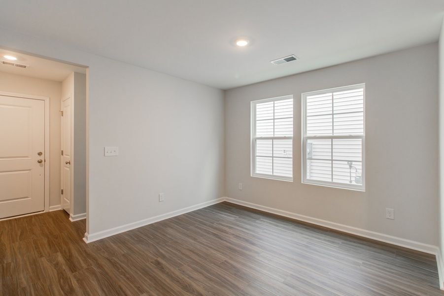 Spacious, unfurnished interior of a new home in Ellington, Elgin (Image 23).