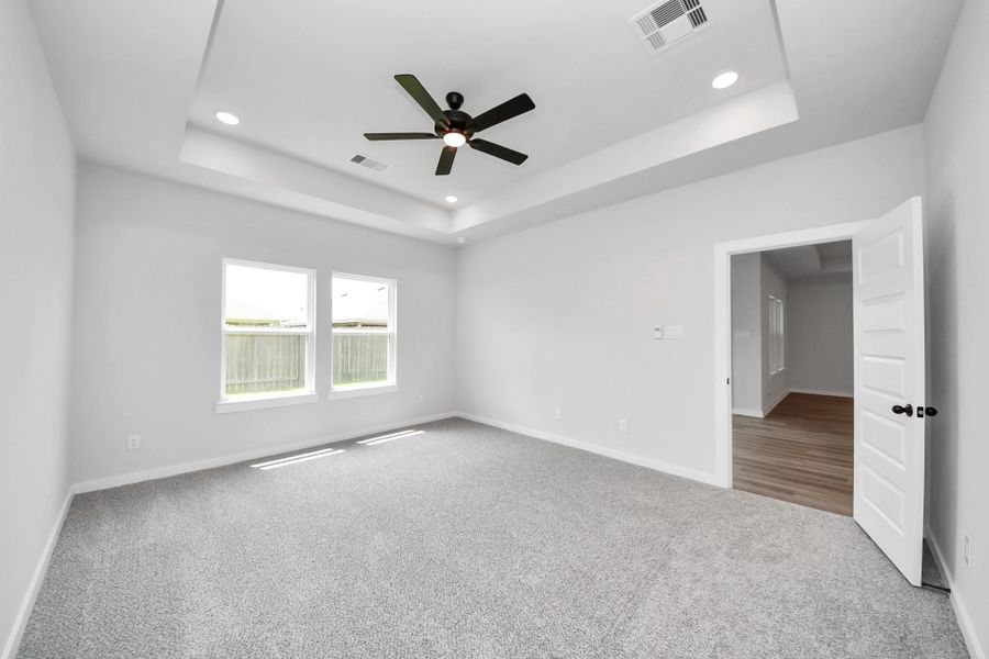 Spacious, unfurnished interior of a new home in River Ranch Meadows, Dayton (Image 22).