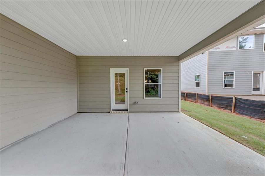 Exterior details and patio area of a home in Canterbury Villas, Carrollton (Image 3).