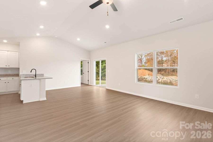 Spacious, unfurnished interior of a new home in Stagecoach Station, Gastonia (Image 10). Spacious, unfurnished interior of a new home in Stagecoach Station, Gastonia (Image 10).