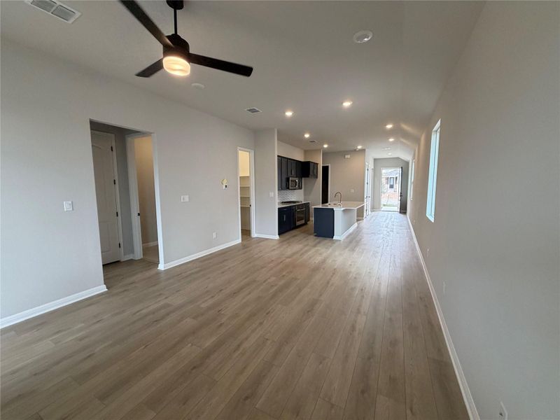 Spacious, unfurnished interior of a new home in Cannon Ranch 40s, Dripping Springs (Image 19).