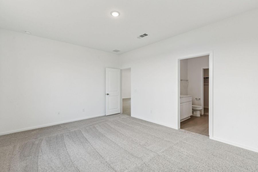 Spacious, unfurnished interior of a new home in River Ranch, Dayton (Image 18).