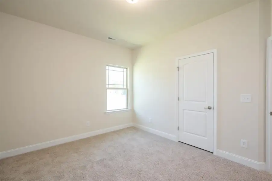 Representative unfurnished interior of a home built from the 1602-2 by Adams Homes in Ham Farm, La Grange (Image 24).