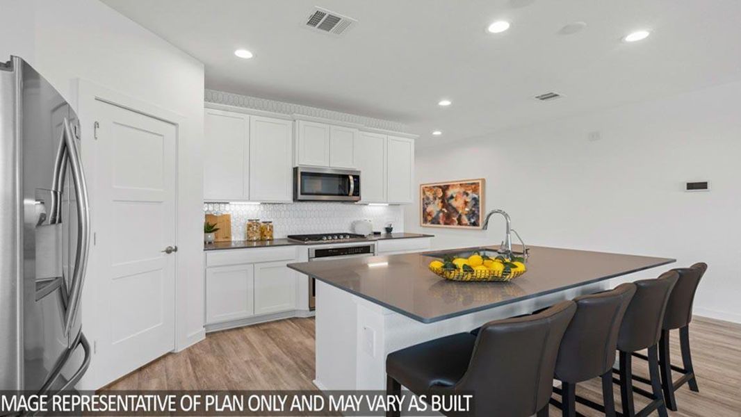 Furnished interior view inside a new home in Silverthorne, Conroe (Image 10).