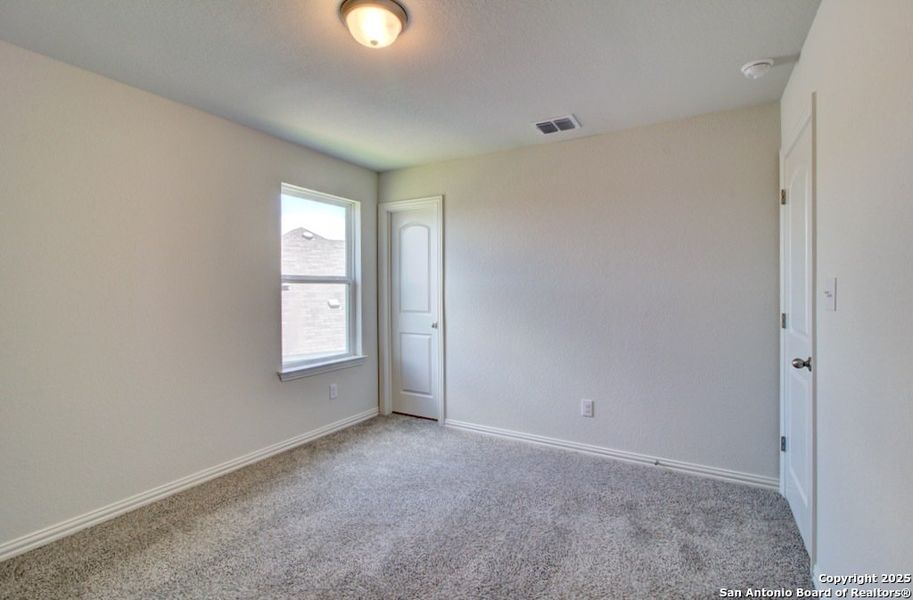 Spacious, unfurnished interior of a new home in Casinas at Gruene, New Braunfels (Image 9).