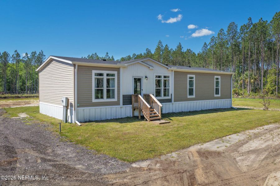 Exterior details and patio area of a home in , Bunnell (Image 23).