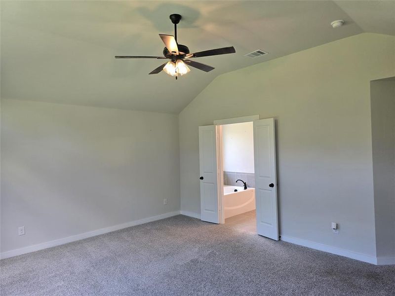 Spacious, unfurnished interior of a new home in Trail Creek, Cleburne (Image 14). Spacious, unfurnished interior of a new home in Trail Creek, Cleburne (Image 14).
