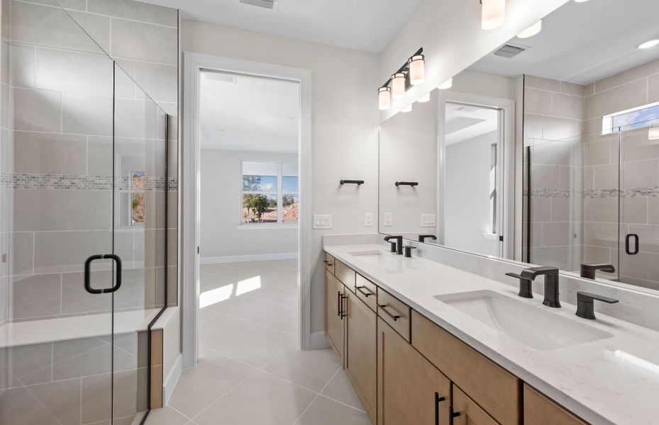 Owner's bathroom with dual-sink vanity