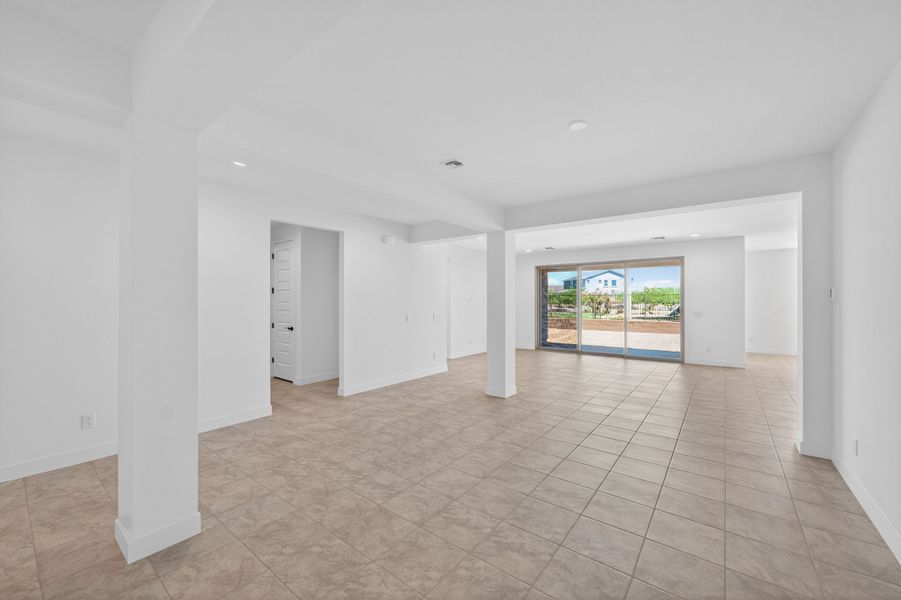 Spacious, unfurnished interior of a new home in Artisan at Asante, Surprise (Image 20).
