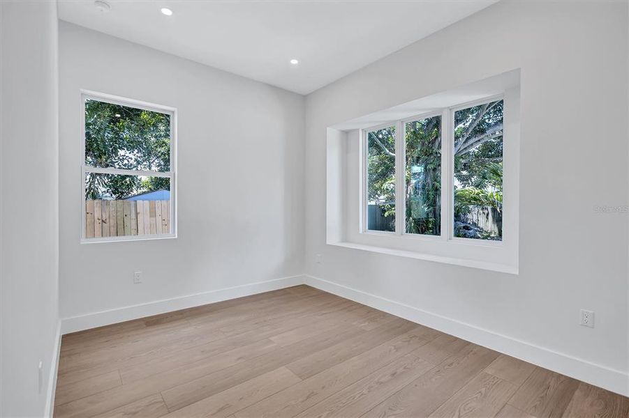 Spacious, unfurnished interior of a new home in , St. Petersburg (Image 19).
