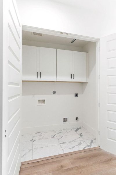 Spacious, unfurnished interior of a new home in , Houston (Image 20).