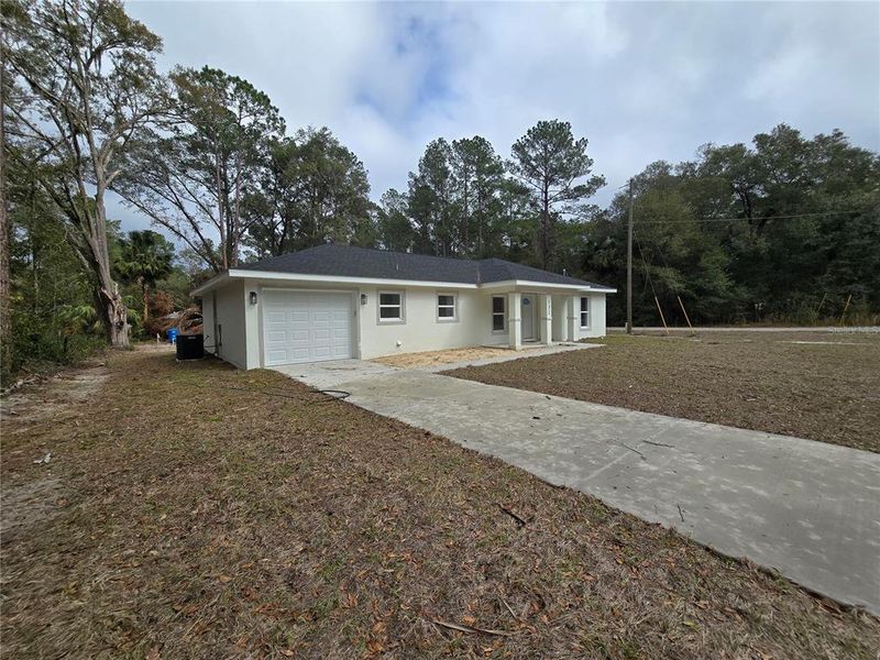 Exterior details and patio area of a home in , Ocklawaha (Image 24).
