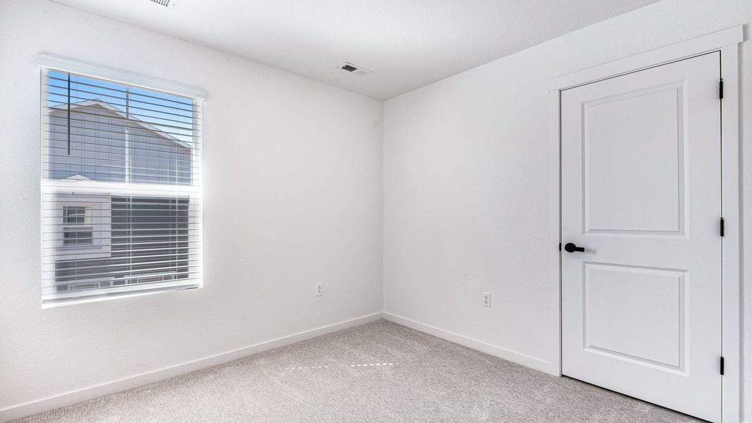 Spacious, unfurnished interior of a new home in Horizon Uptown, Aurora (Image 28).