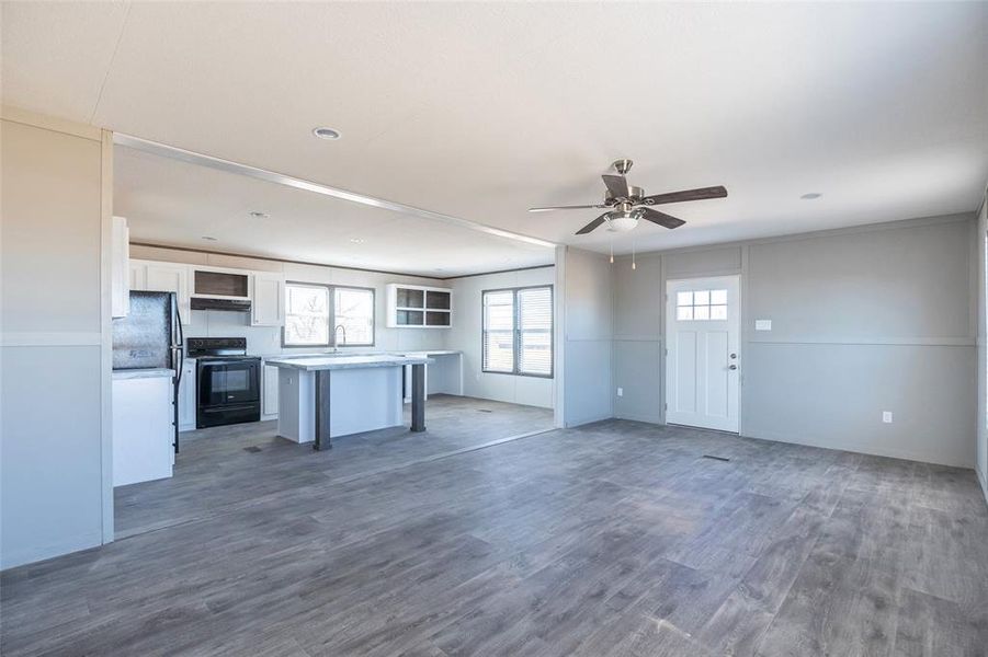 Spacious, unfurnished interior of a new home in , Merkel (Image 23).