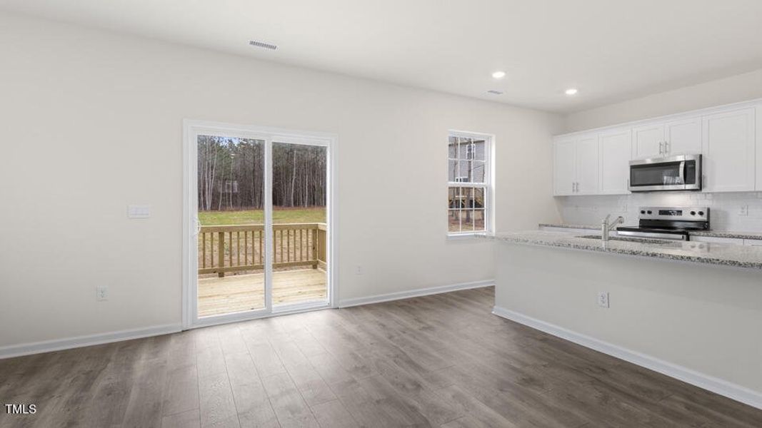 dr-horton-baker-farm-lot-116-019