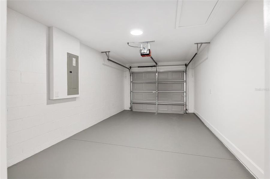 Spacious, unfurnished interior of a new home in , Dunnellon (Image 40).