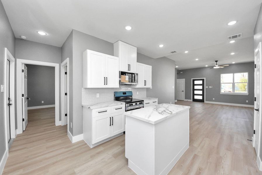 Furnished interior view inside a new home in , Conroe (Image 14).