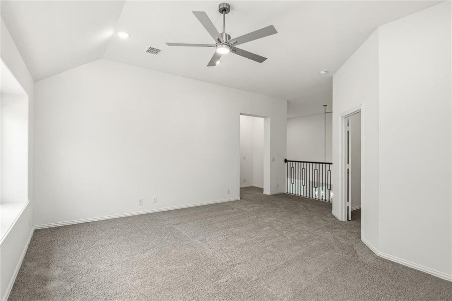 Spacious, unfurnished interior of a new home in Chaparral Park, Oak Point (Image 34). Spacious, unfurnished interior of a new home in Chaparral Park, Oak Point (Image 34).