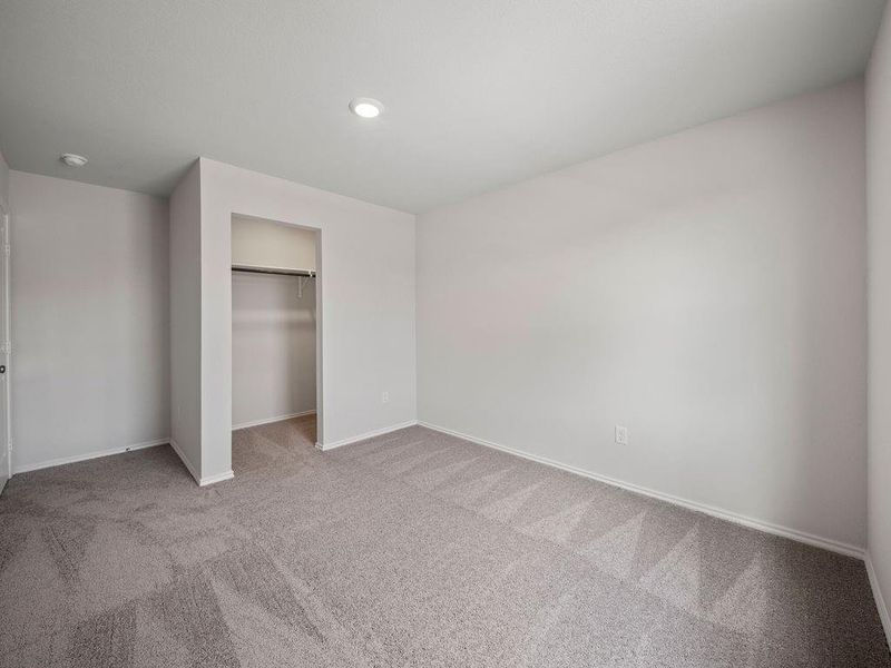 Spacious, unfurnished interior of a new home in Stoney Ridge, Hudson (Image 24).